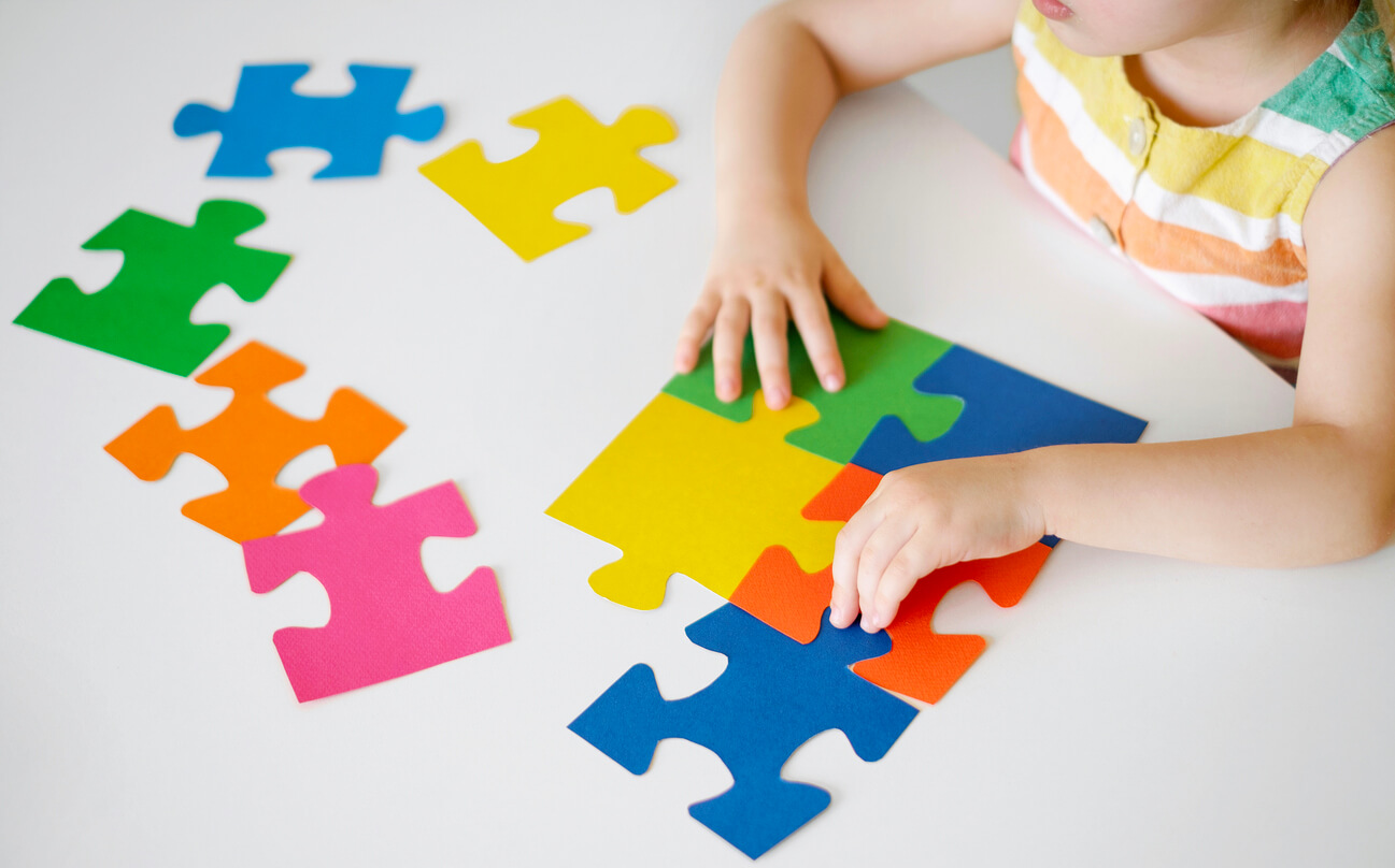 Rigidez cognitiva no autismo: por que seu filho não aceita mudança (e o que fazer no dia a dia)